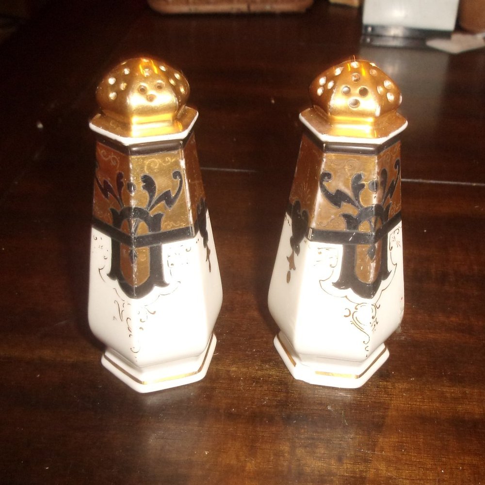 Salt pepper shakers set gold silver design
